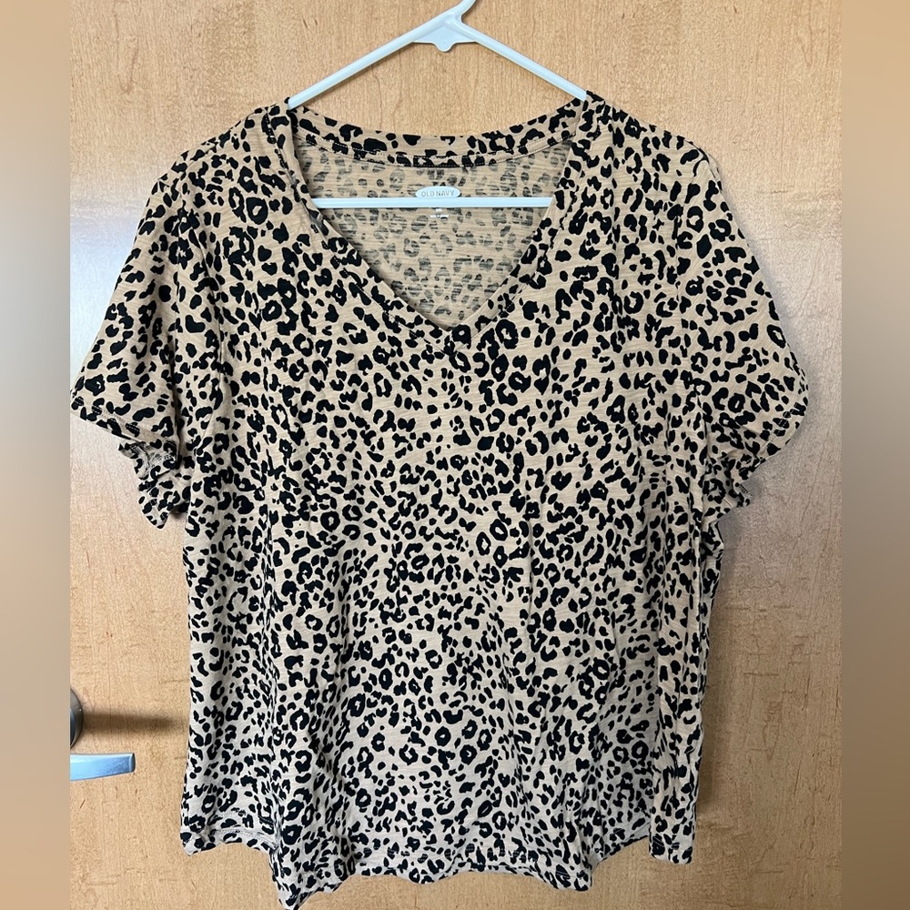 Old Navy everywear v neck tee